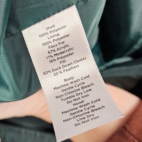 Talbots Quilted Puffer Vest Detachable Fur Hood Feather Duck Down Fill Sz Small - Picture 12 of 15